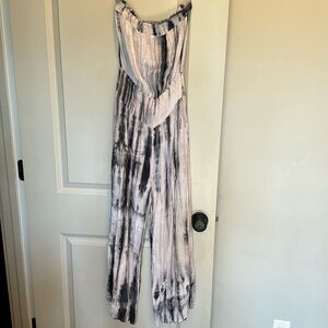 Strapless flowy jumpsuit